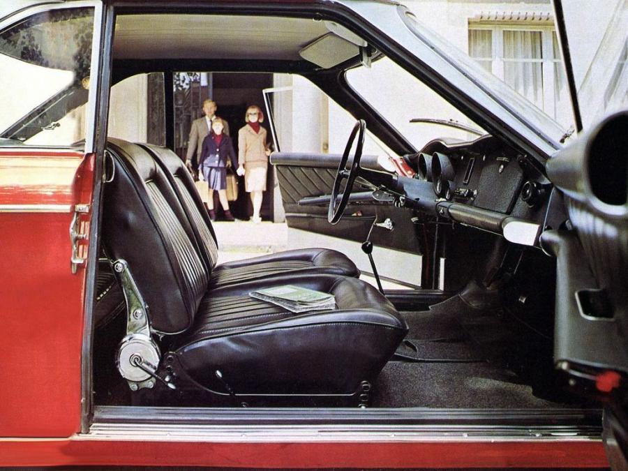 Интерьер Panhard 24 CT 1963 года  (фото 4 из 4)
